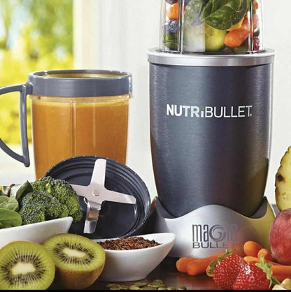NutriBullet blender Sokovnik sa 600W motorom Hranjive vrednosti voća i orašastih plodova Revolucionarni nutricionizam Svestrani uređaj za pripremu napitaka Visokih 20,000 obrtaja/min Moćan 600W motor NutriBullet tehničke karakteristike Priprema napitaka od smrznutih sastojaka Spremanje skrivenih hranjivih sastojaka.