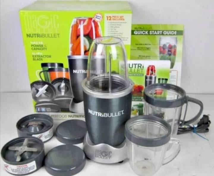 NutriBullet blender Sokovnik sa 600W motorom Hranjive vrednosti voća i orašastih plodova Revolucionarni nutricionizam Svestrani uređaj za pripremu napitaka Visokih 20,000 obrtaja/min Moćan 600W motor NutriBullet tehničke karakteristike Priprema napitaka od smrznutih sastojaka Spremanje skrivenih hranjivih sastojaka.