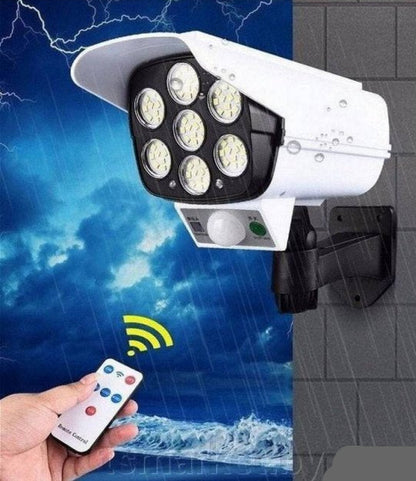Solarna lampa u obliku kamere